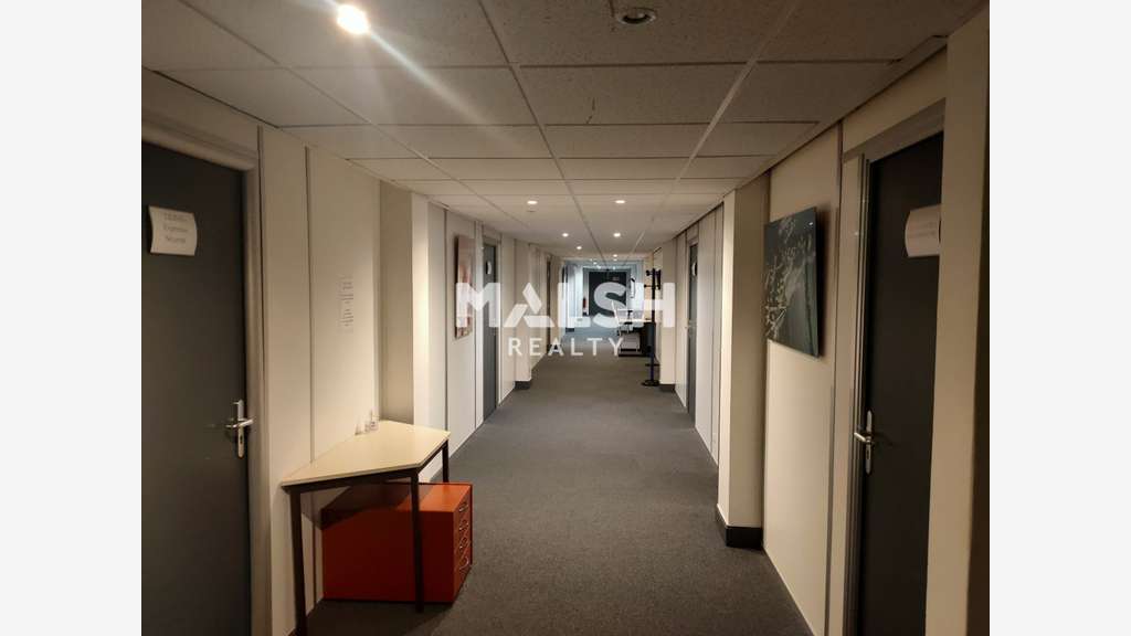 Bureaux de 408m² + parkings à vendre à Ecully
