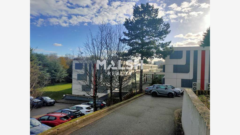 Bureaux de 408m² + parkings à vendre à Ecully