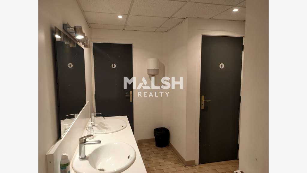 Bureaux de 408m² + parkings à vendre à Ecully