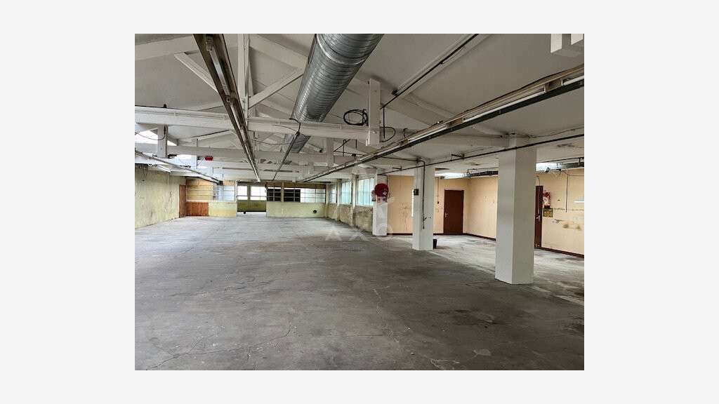AV atelier production de stock 1257m² à Limoges