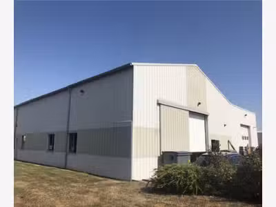Entrepôt 700m² à vendre au sud de la Bourgogne
