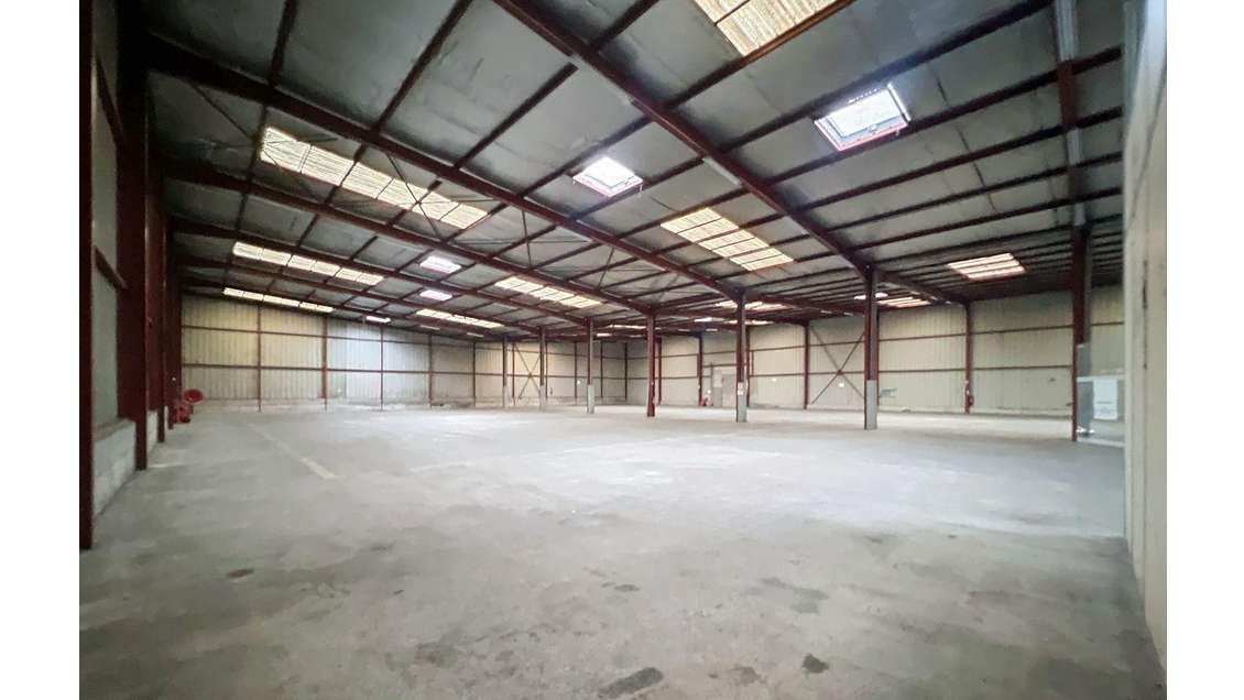 AV entrepôt et bureaux 2935m² à Brie-Comte-Robert
