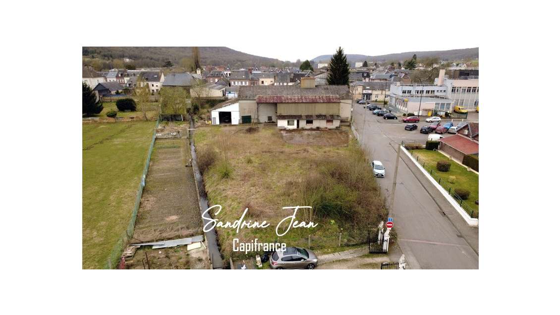 Entrepôt sur terrain à bâtir à vendre FLEURY SUR A