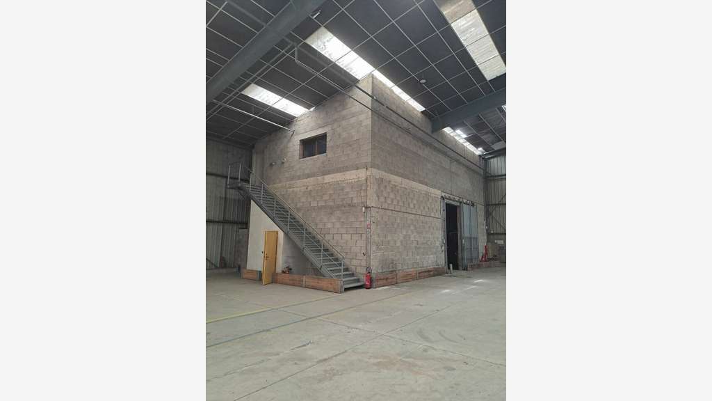 Vente entrepôt 9546m² à Janzé