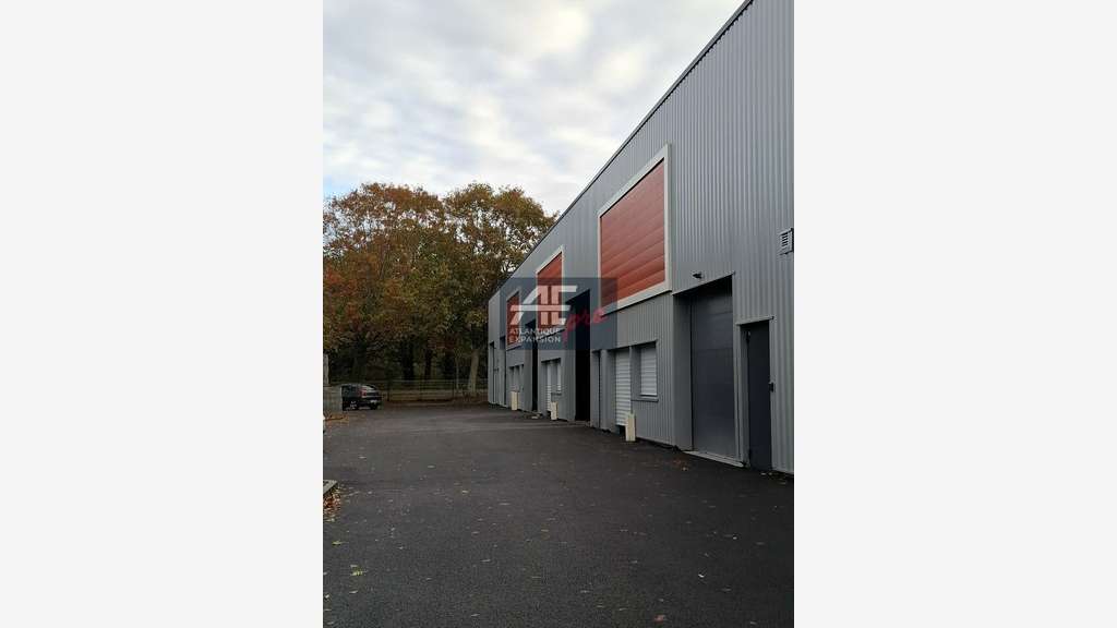Vente entrepôt 133m² à La Chapelle-des-Marais