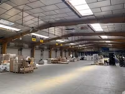 Entrepôt logistique 2521m² zone Avignon Confluence