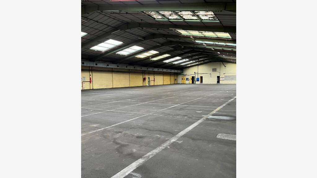 À vendre entrepôt 7000m² divisible proche Rouen 