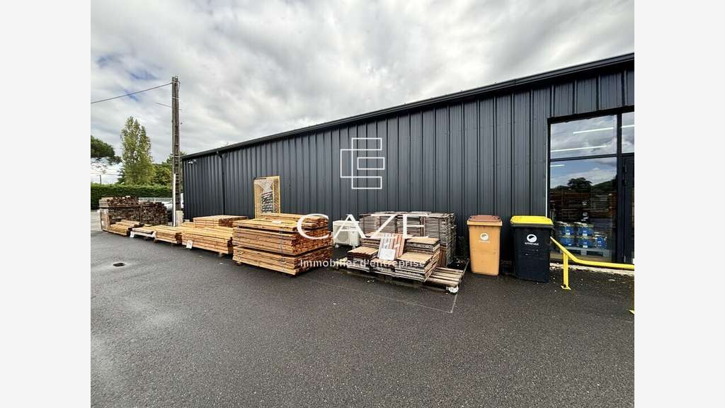 Entrepôt à vendre grand foncier à Sablons A89