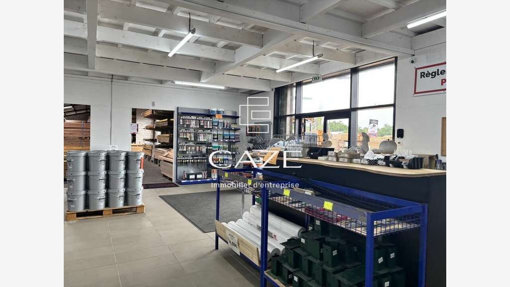 Entrepôt à vendre grand foncier à Sablons A89