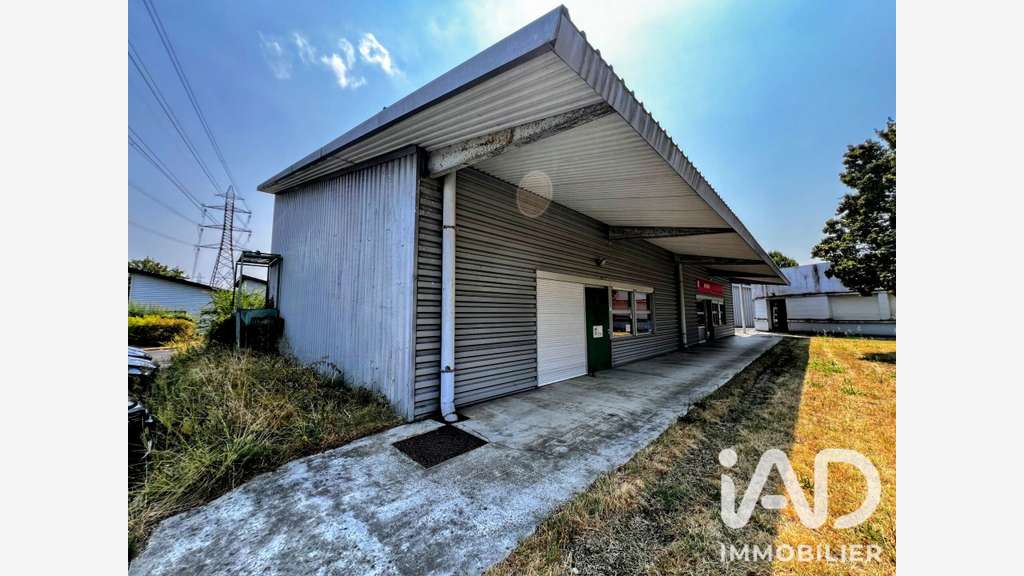 Vente local professionnel de 162m² en zi à Avoine