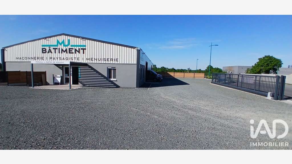 Vente bâtiment artisanal à Bazoges-en-Paillers