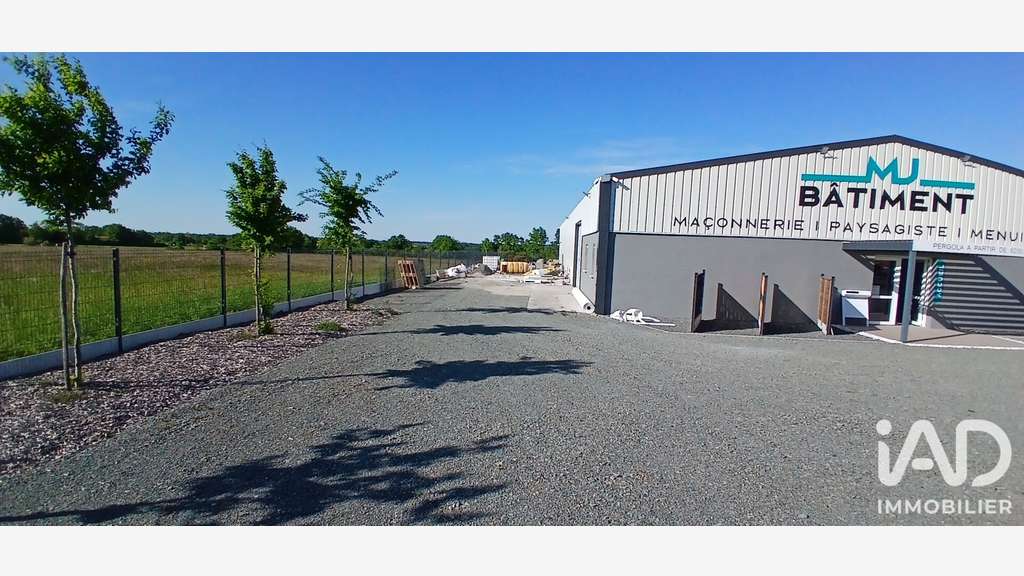 Vente bâtiment artisanal à Bazoges-en-Paillers