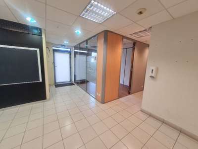 Cède murs 105m² Celle Saint Cloud place de la gare