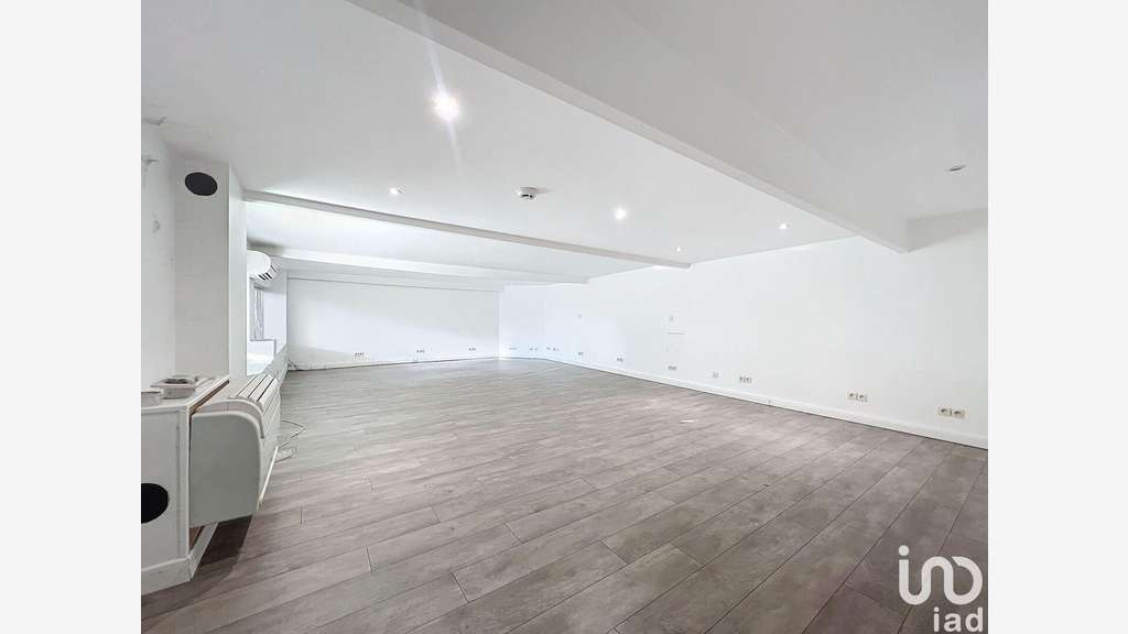 Vente local commercial libre 260m² à Lésigny