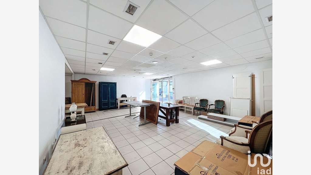 Vente local commercial libre 260m² à Lésigny