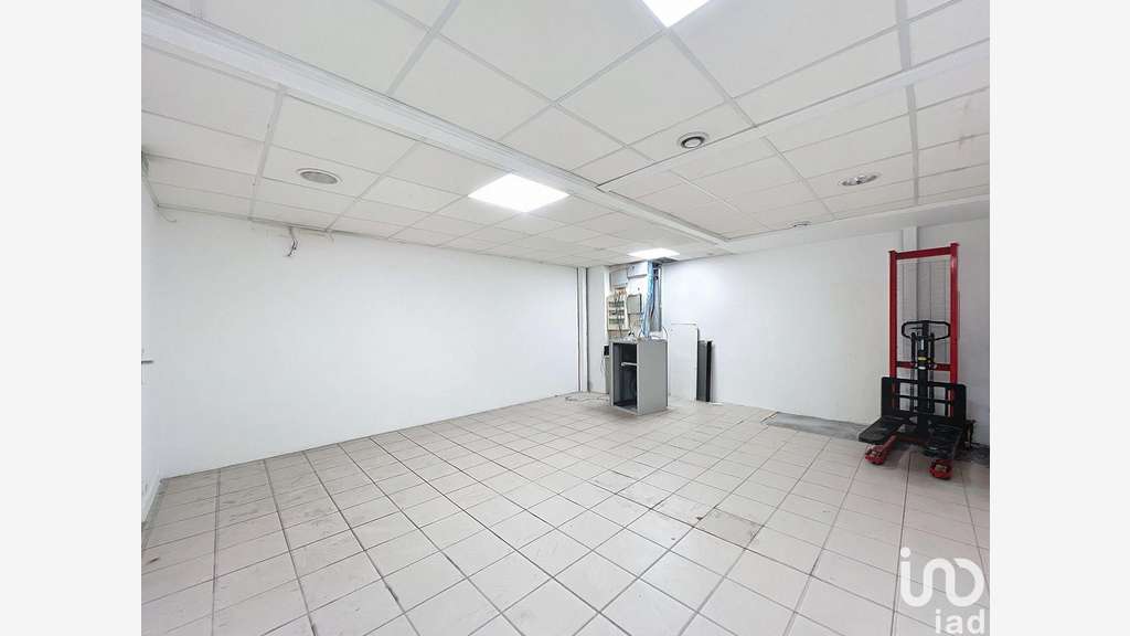 Vente local commercial libre 260m² à Lésigny
