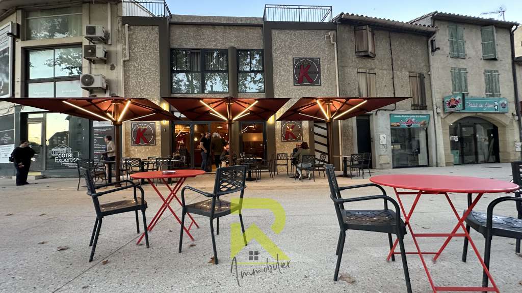 AV bâtiment 315m² avec 2 logements centre Lézignan