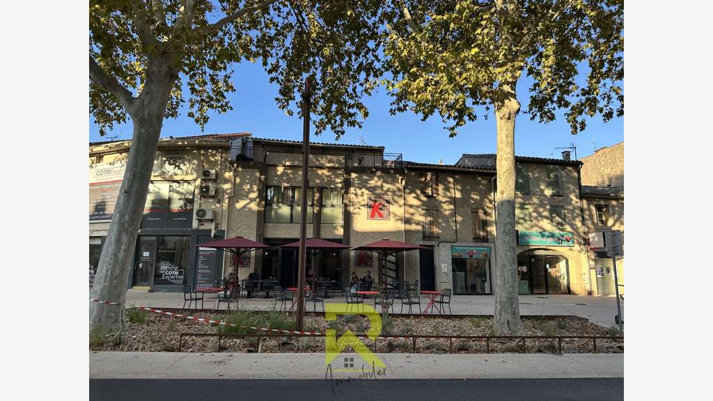 AV bâtiment 315m² avec 2 logements centre Lézignan