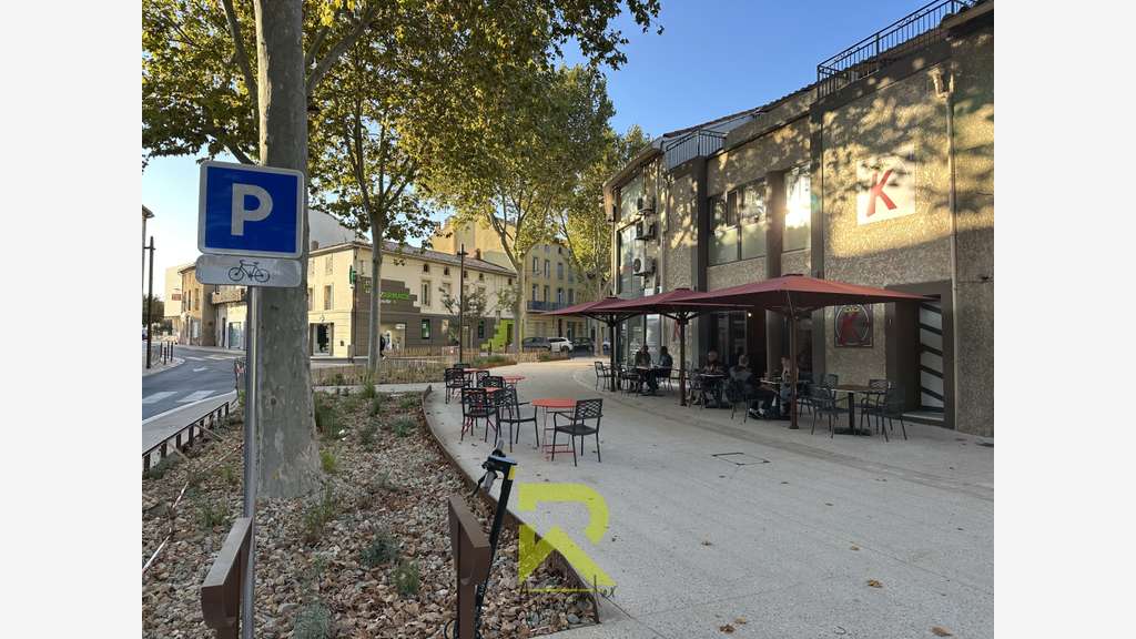 AV bâtiment 315m² avec 2 logements centre Lézignan