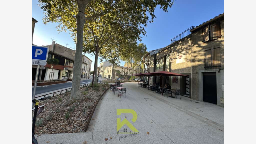 AV bâtiment 315m² avec 2 logements centre Lézignan
