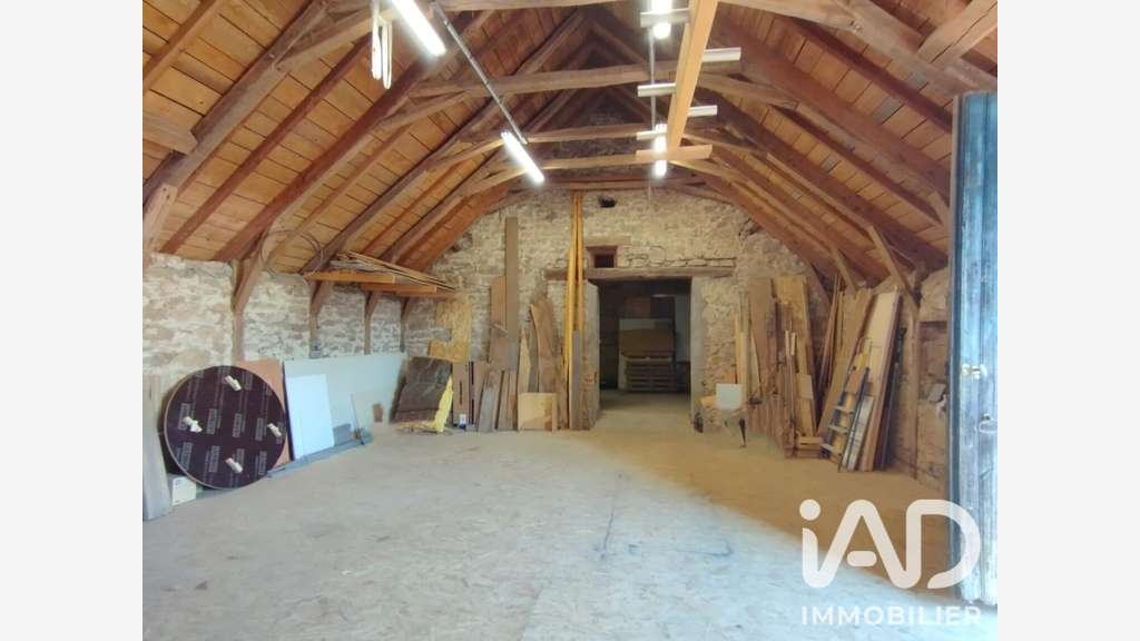 Vente bâtiments atelier stockage apparts à Neuvic