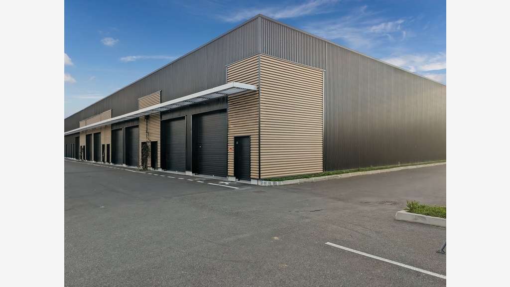 A vendre local artisanal neuf de 170m² à Publier