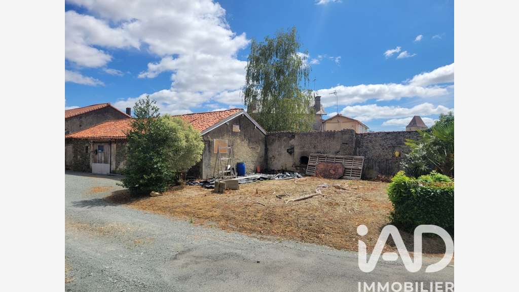 Vente local de plain-pied 80m² à Réaumur