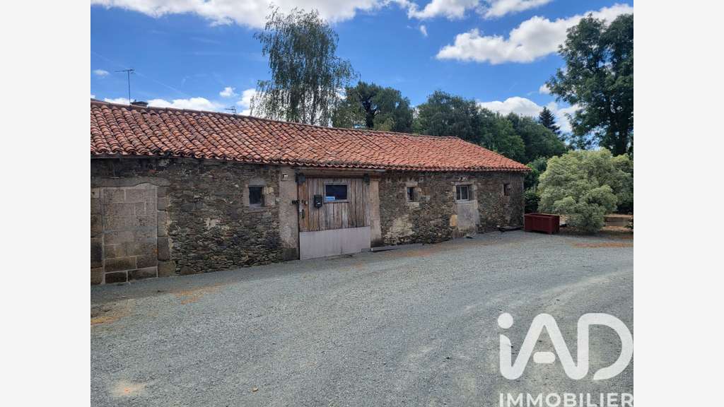 Vente local de plain-pied 80m² à Réaumur