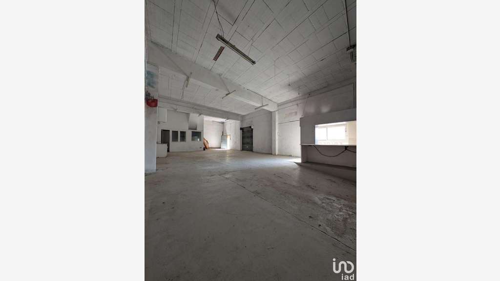 Vente local 230m² à Sainte-Marie