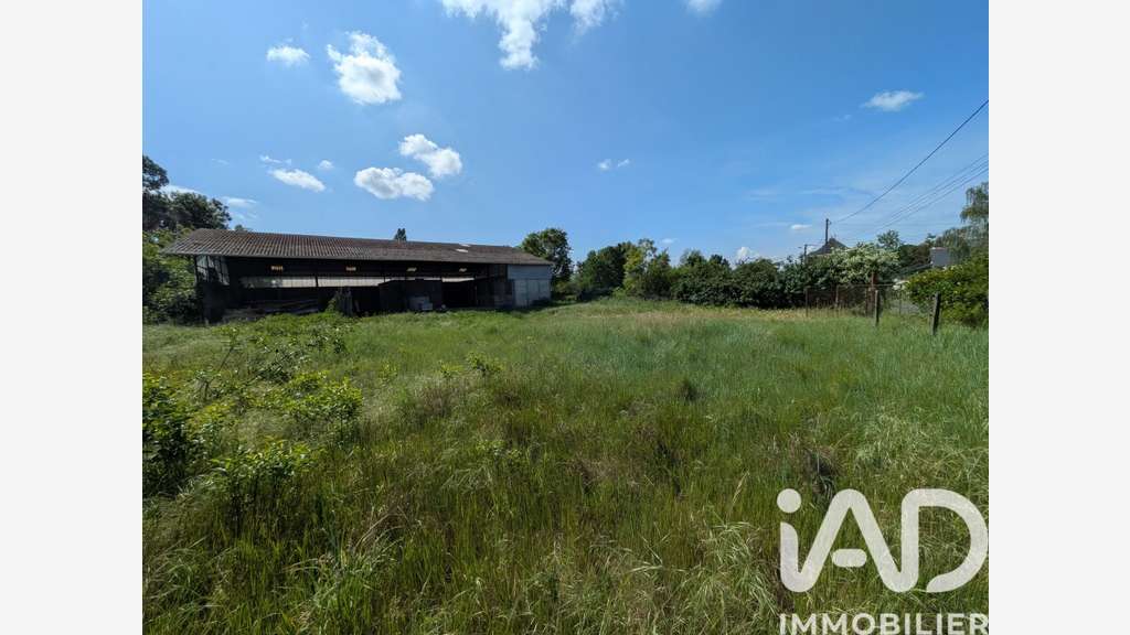 Vente hangar 500m² Savigny-en-Véron quartier calme