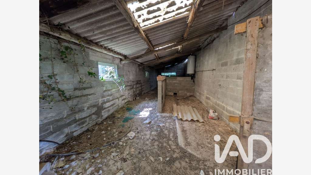 Vente hangar 500m² Savigny-en-Véron quartier calme
