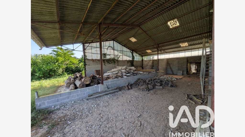 Vente hangar 500m² Savigny-en-Véron quartier calme