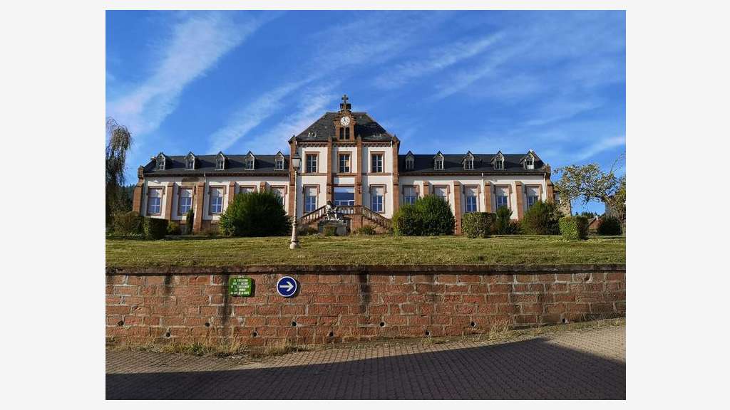 Ancien hôpital de 1 877m² à reconvertir - Vosges 