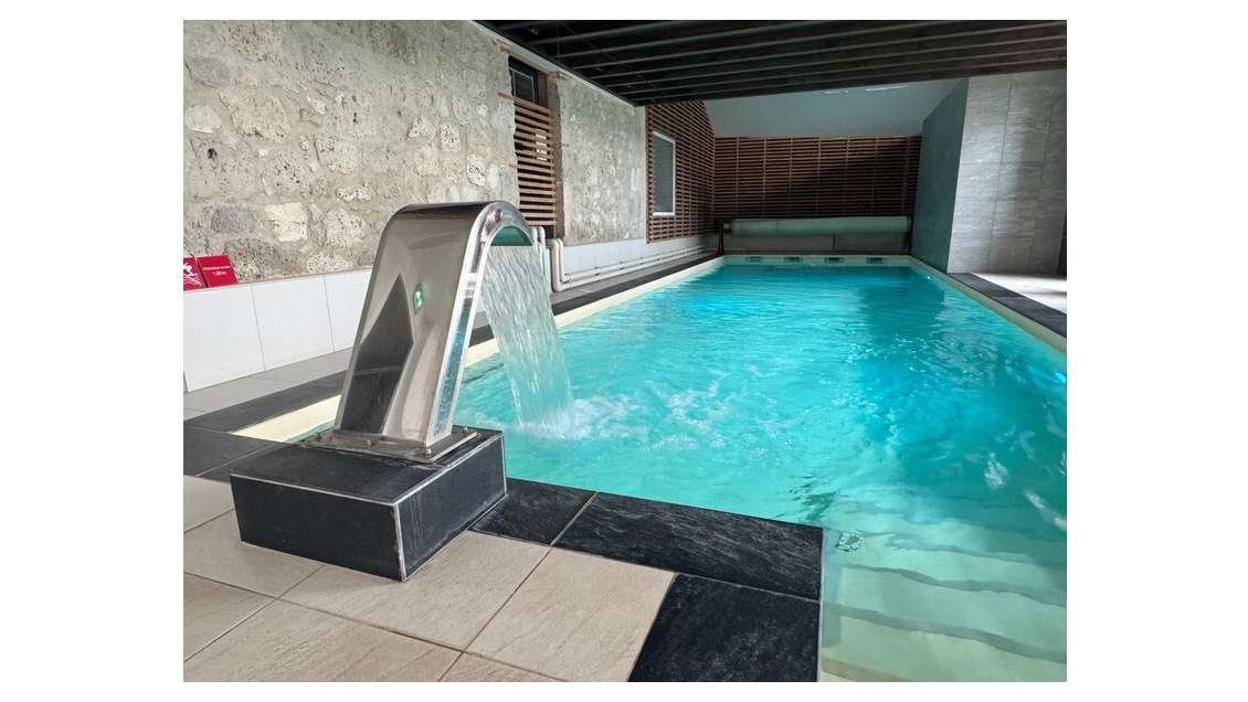 FDC d'exception avec murs de 440m² à vendre à Agen