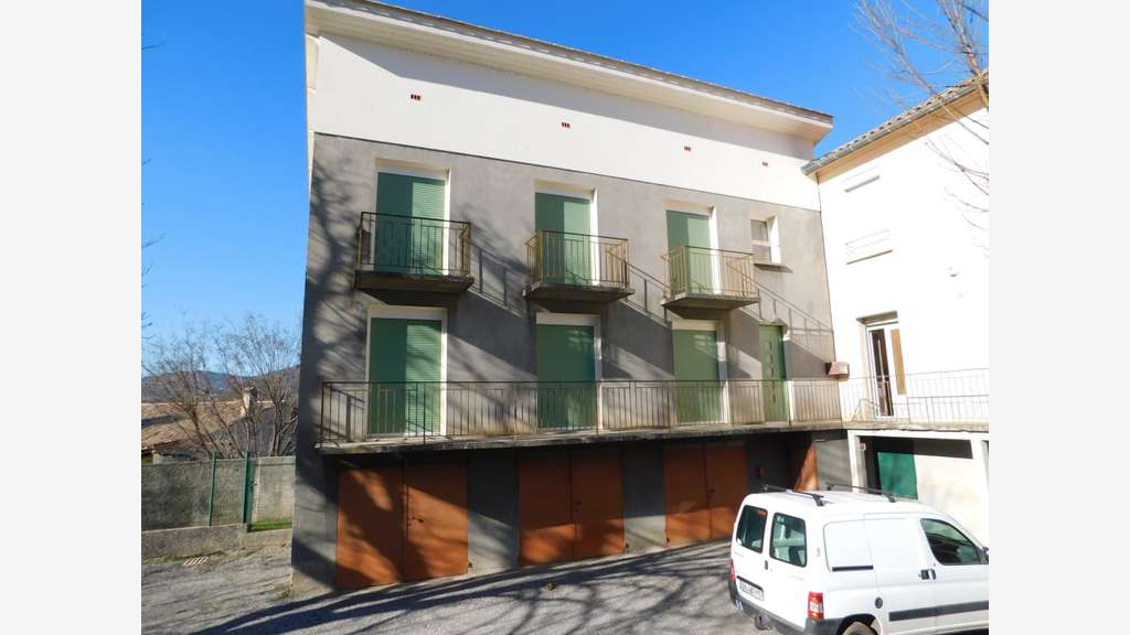 Vente murs hôtel 300m² le Chaffaut St Jurson (04)