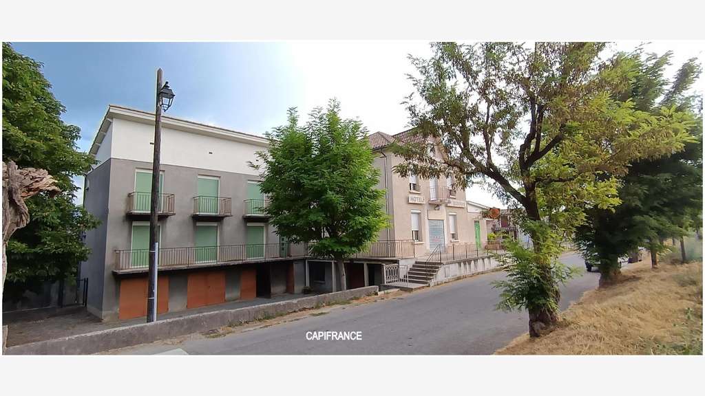 Vente murs hôtel 300m² le Chaffaut St Jurson (04)
