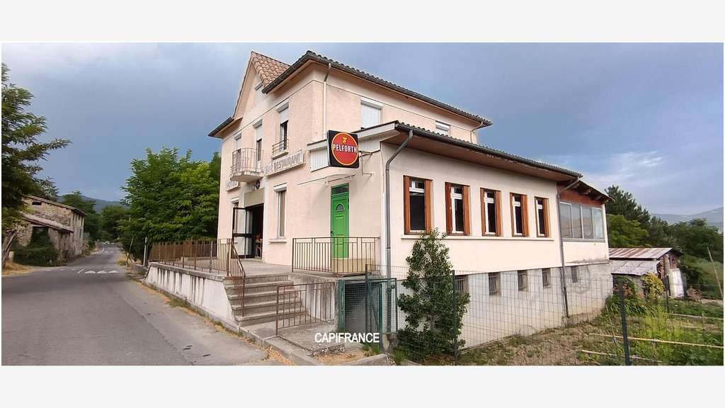 Vente murs hôtel 300m² le Chaffaut St Jurson (04)