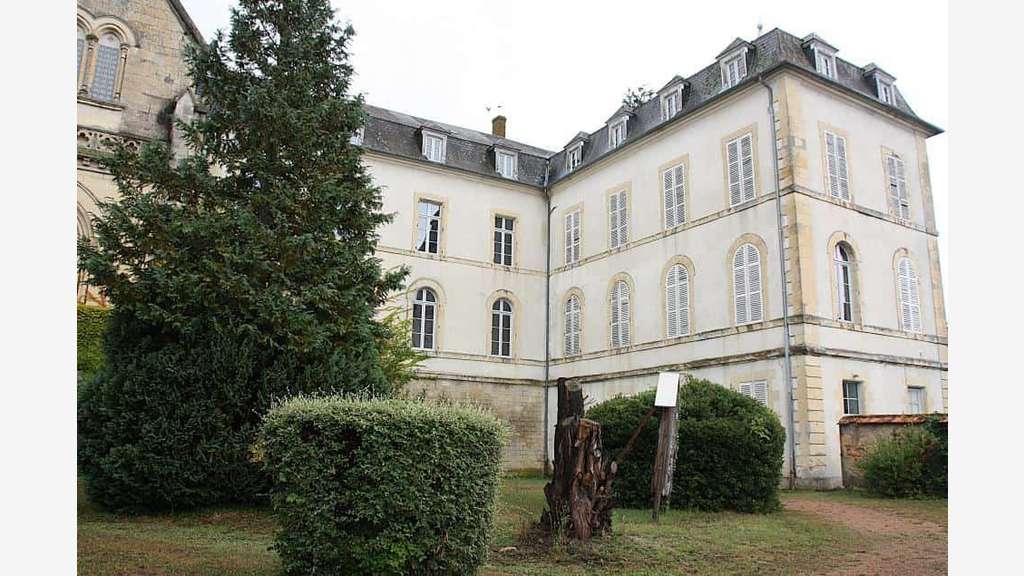 Reprise ancien couvent de 3410m² à Saint Saulge
