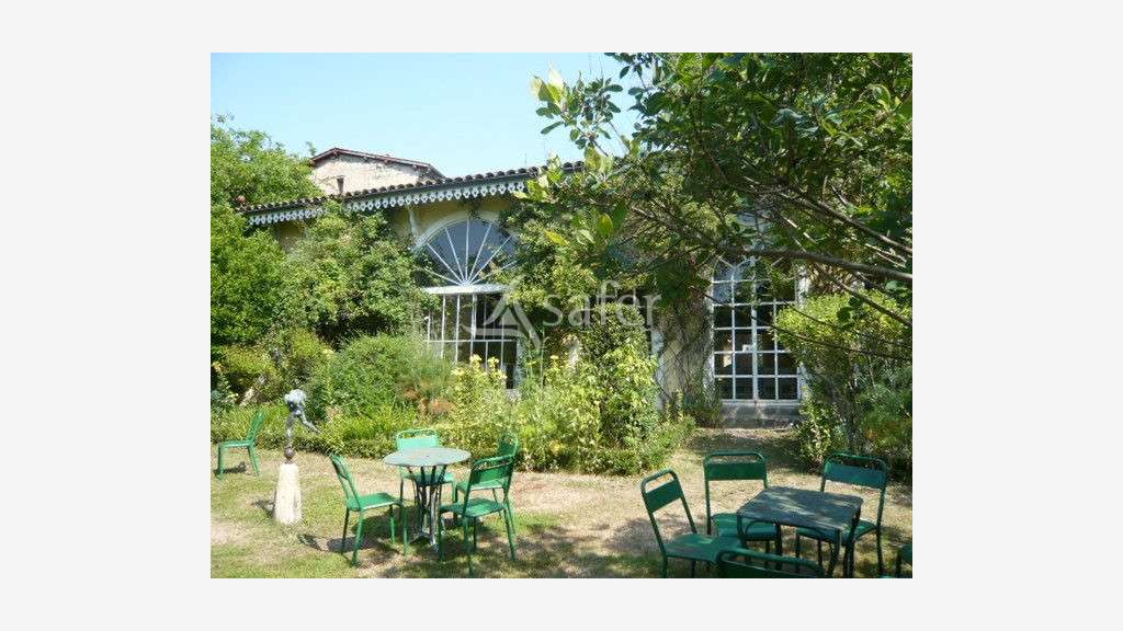Cède superbe Château IMSH sur parc 2.7 ha à Thiers