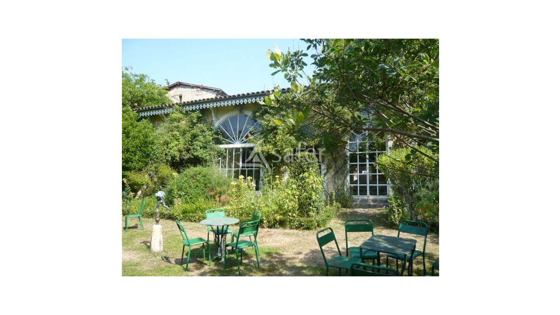 Cède superbe Château IMSH sur parc 2.7 ha à Thiers