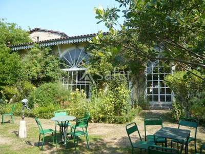 Cède superbe Château IMSH sur parc 2.7 ha à Thiers