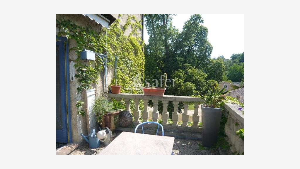 Cède superbe Château IMSH sur parc 2.7 ha à Thiers