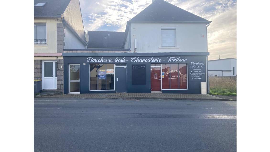 Vente immeuble avec commerce à Bégard