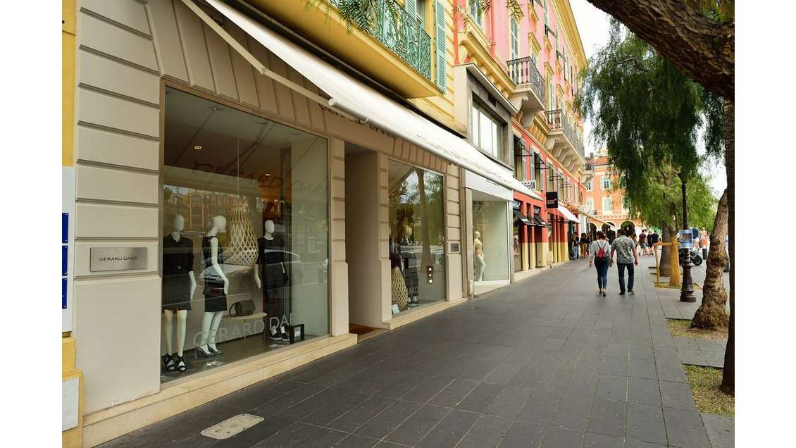 AV immeuble murs commerciaux et logements à Nîmes