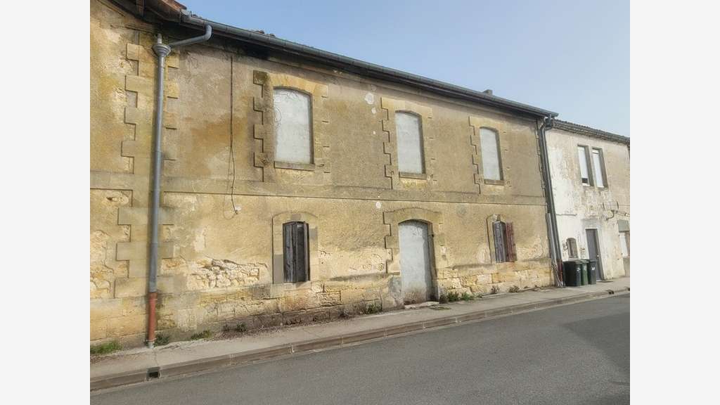 Batiment a rénover a CISSAC