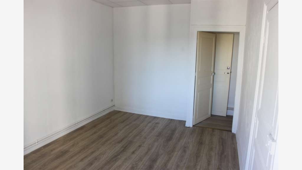 Immeuble de 196m² à vendre à Commentry axe passant