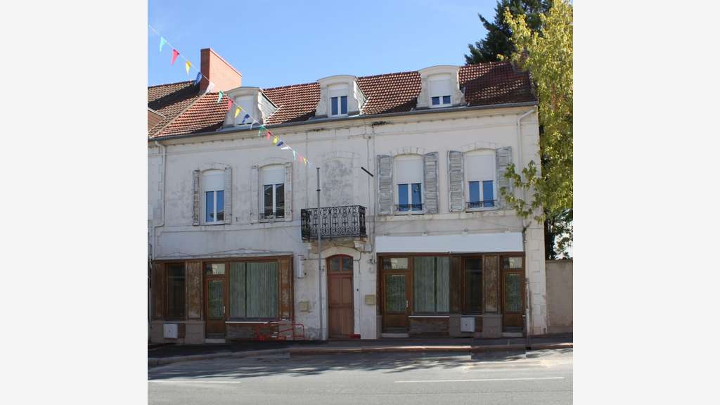 Immeuble de 196m² à vendre à Commentry axe passant