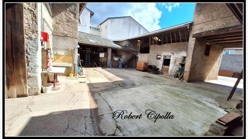 Immeuble de 1100m² à vendre à Koenigsmacker (57)