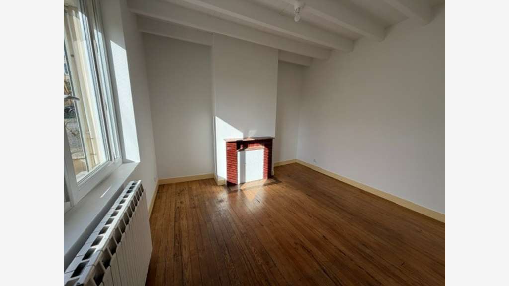 Immeuble 217m² à vendre à Lamothe Landerron (33)