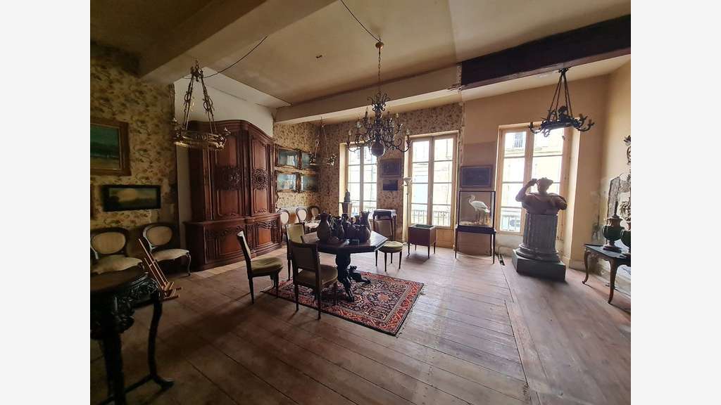 AV immeuble de caractère 250m² à Lectoure centre